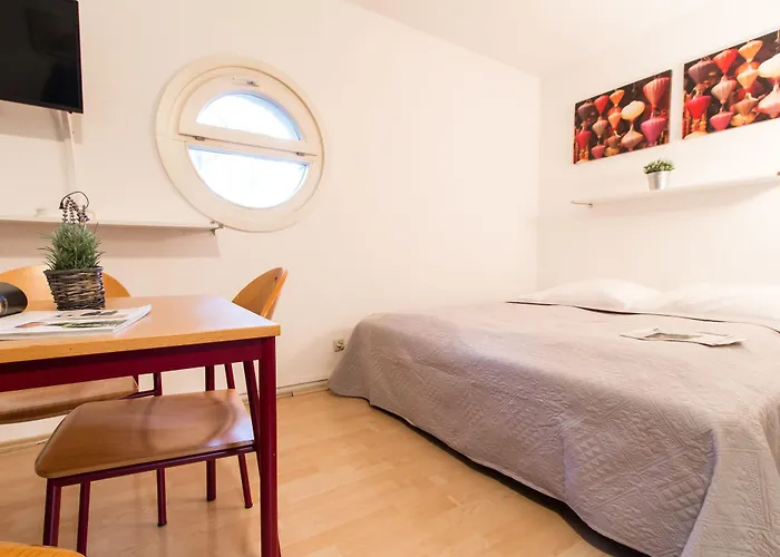 Apartmenthaus Hietzing I Contactless Check-in Apartamento